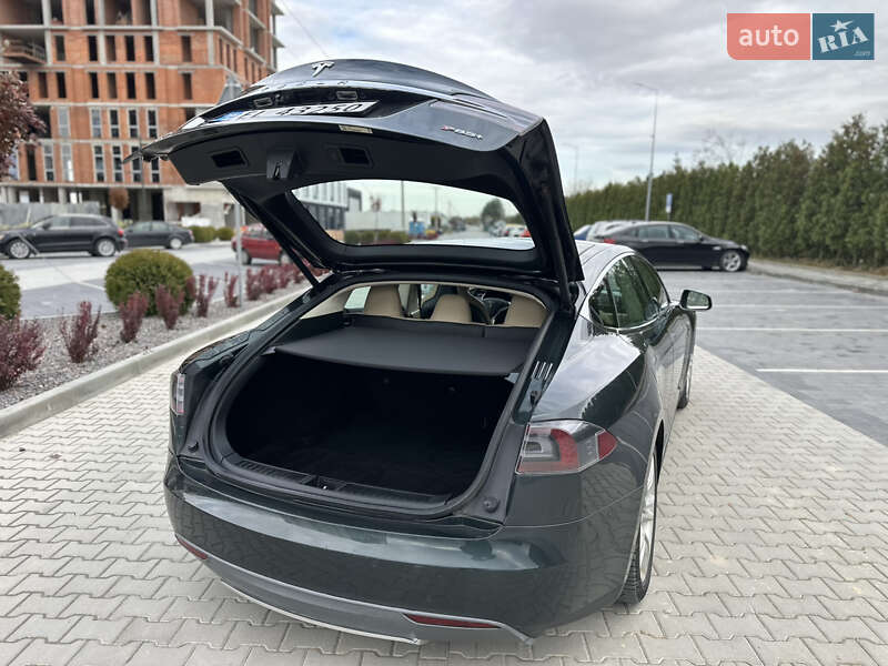 Лифтбек Tesla Model S 2014 в Львове