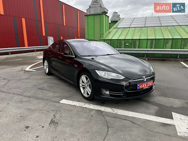 Ліфтбек Tesla Model S 2015 в Києві