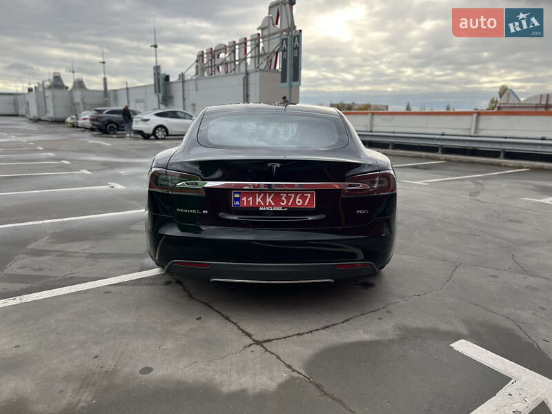 Ліфтбек Tesla Model S 2015 в Києві