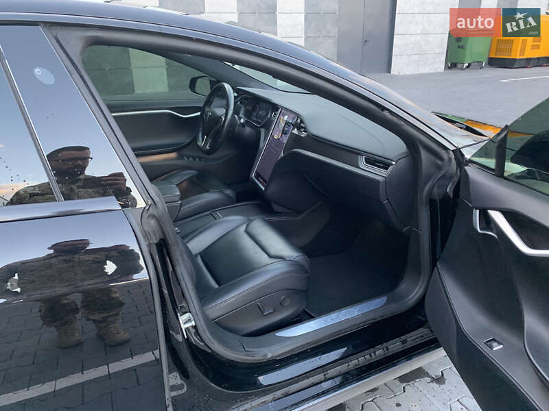 Ліфтбек Tesla Model S 2017 в Сарнах фото 42 Ліфтбек Tesla Model S 2017 в Сарнах