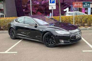 Лифтбек Tesla Model S 2016 в Киеве
