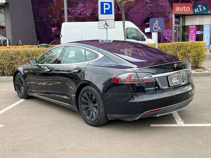 Ліфтбек Tesla Model S 2016 в Києві