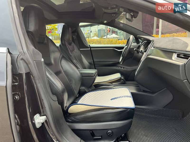 Ліфтбек Tesla Model S 2016 в Києві