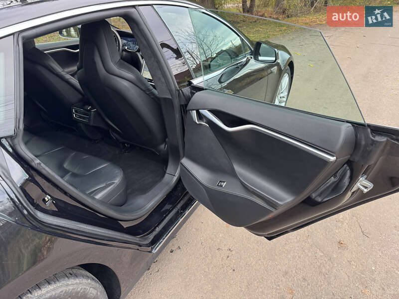 Лифтбек Tesla Model S 2015 в Житомире фото 19 Лифтбек Tesla Model S 2015 в Житомире