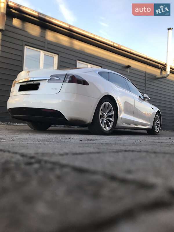 Ліфтбек Tesla Model S 2019 в Вінниці