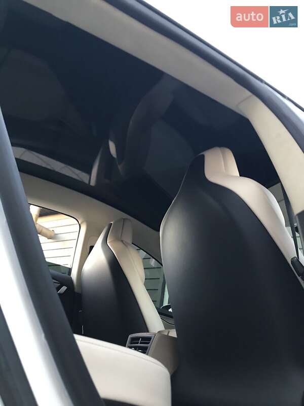 Ліфтбек Tesla Model S 2019 в Вінниці