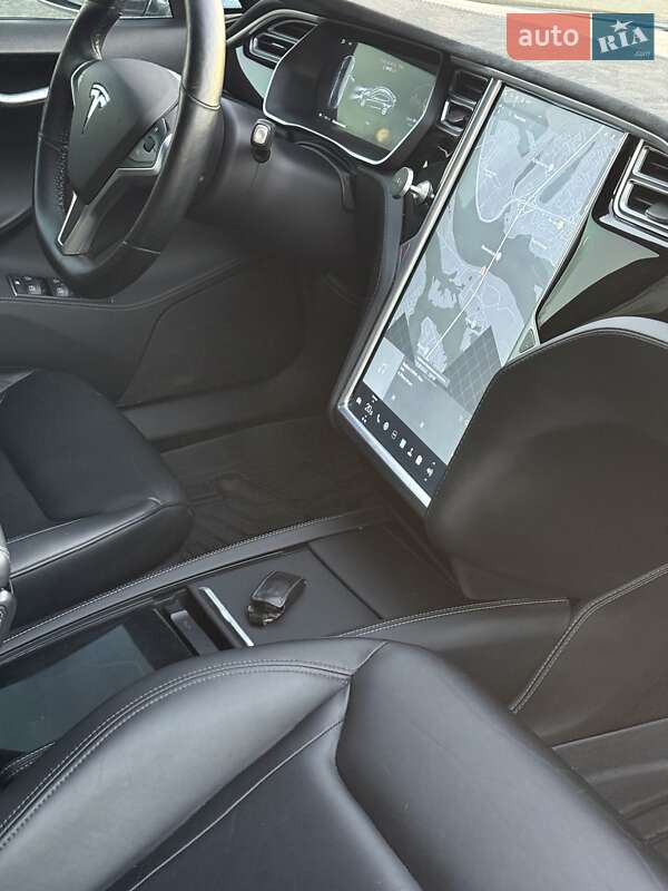 Ліфтбек Tesla Model S 2015 в Києві