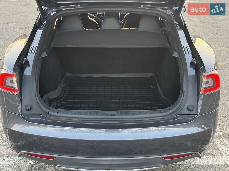 Ліфтбек Tesla Model S 2015 в Києві