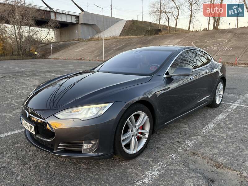 Ліфтбек Tesla Model S 2015 в Києві