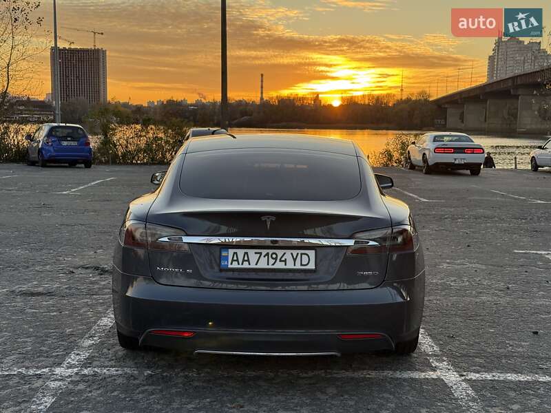 Ліфтбек Tesla Model S 2015 в Києві