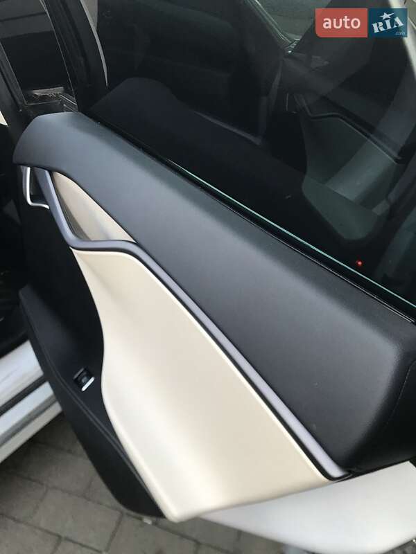 Ліфтбек Tesla Model S 2019 в Вінниці