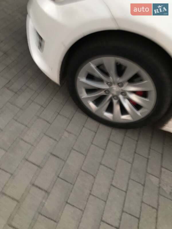 Лифтбек Tesla Model S 2019 в Виннице