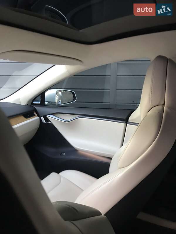 Лифтбек Tesla Model S 2019 в Виннице