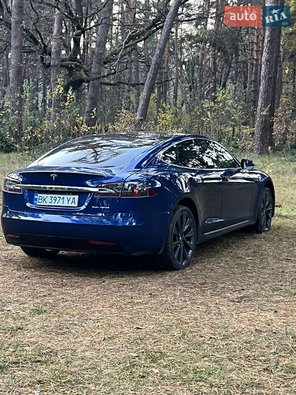 Лифтбек Tesla Model S 2020 в Ровно