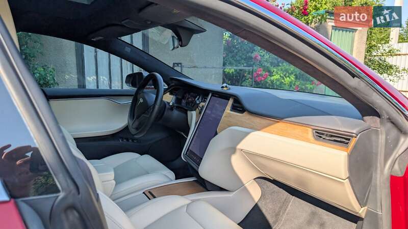 Лифтбек Tesla Model S 2019 в Киеве фото 5 Лифтбек Tesla Model S 2019 в Киеве