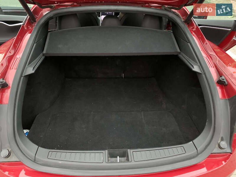 Лифтбек Tesla Model S 2018 в Черкассах
