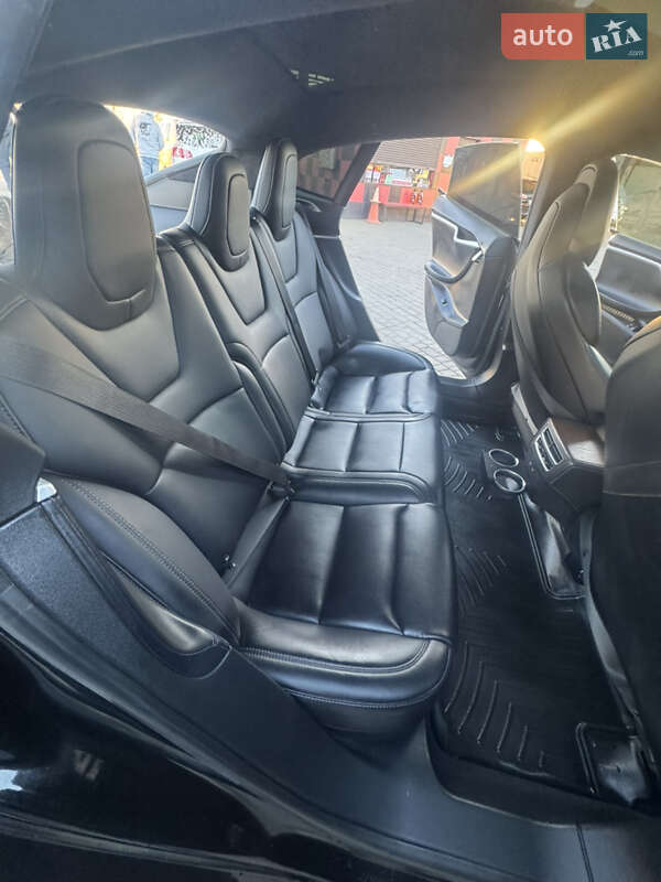 Лифтбек Tesla Model S 2018 в Коломые