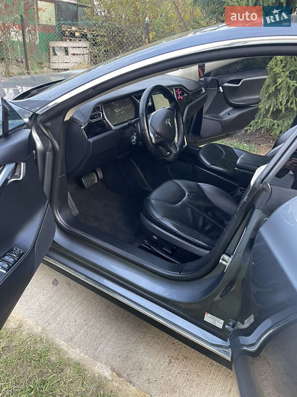 Ліфтбек Tesla Model S 2014 в Чернівцях
