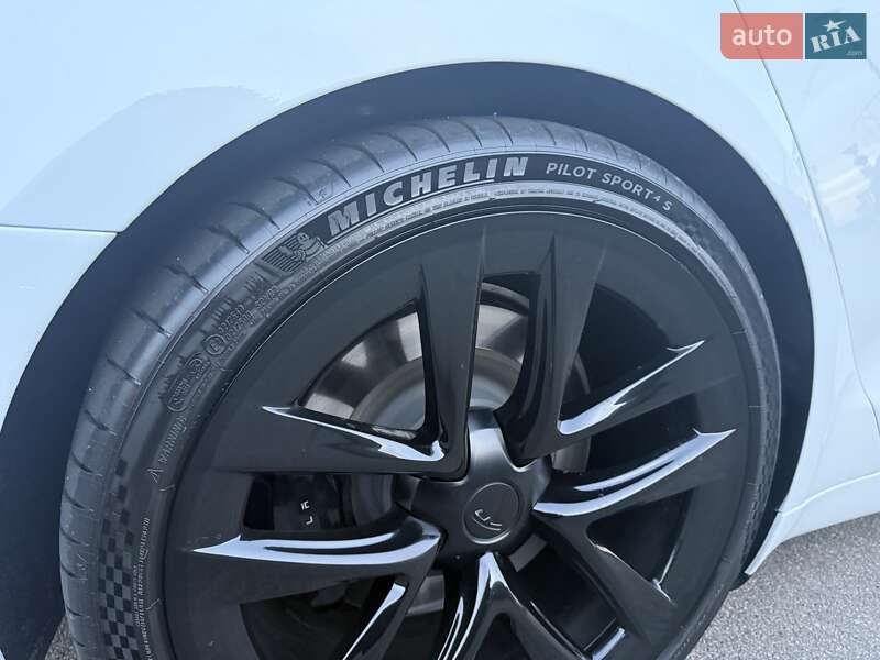 Лифтбек Tesla Model S 2021 в Киеве фото 16 Лифтбек Tesla Model S 2021 в Киеве