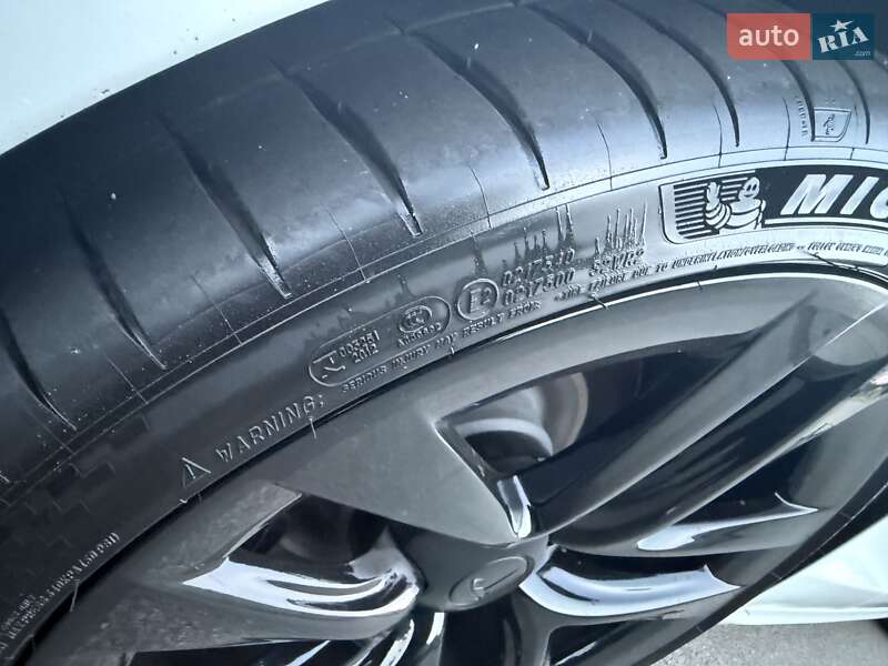 Лифтбек Tesla Model S 2021 в Киеве фото 17 Лифтбек Tesla Model S 2021 в Киеве