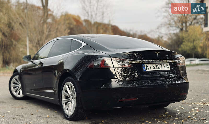 Ліфтбек Tesla Model S 2016 в Києві