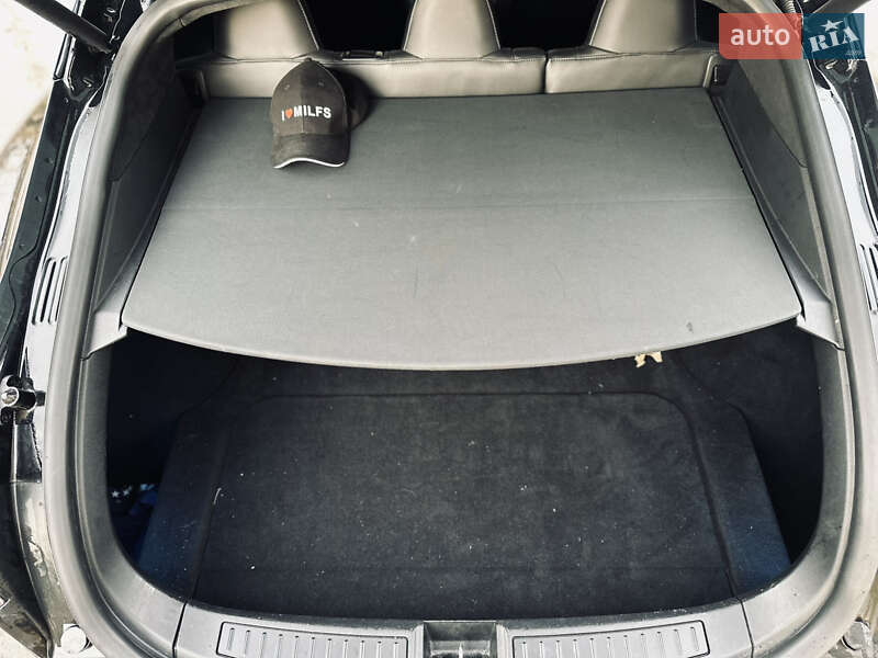 Ліфтбек Tesla Model S 2016 в Києві