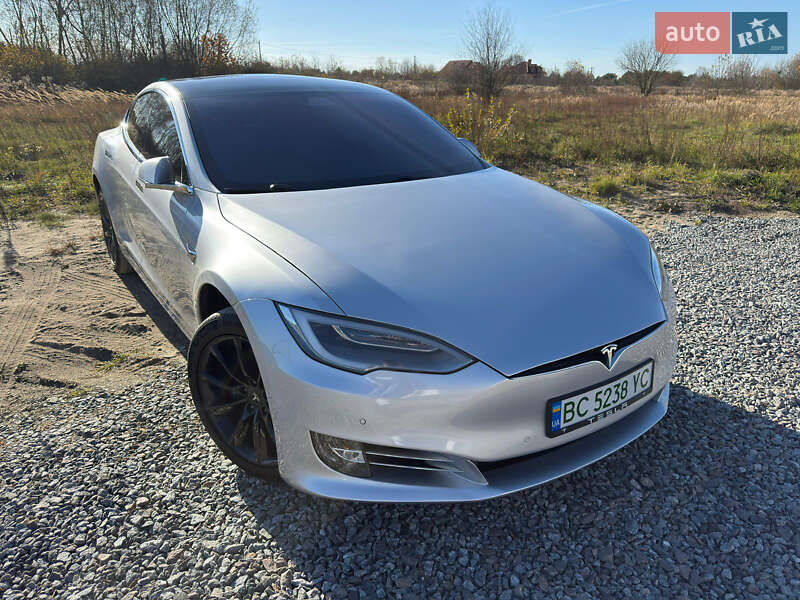 Ліфтбек Tesla Model S 2017 в Львові