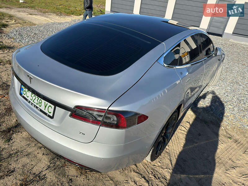 Ліфтбек Tesla Model S 2017 в Львові