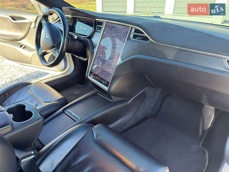 Ліфтбек Tesla Model S 2017 в Львові