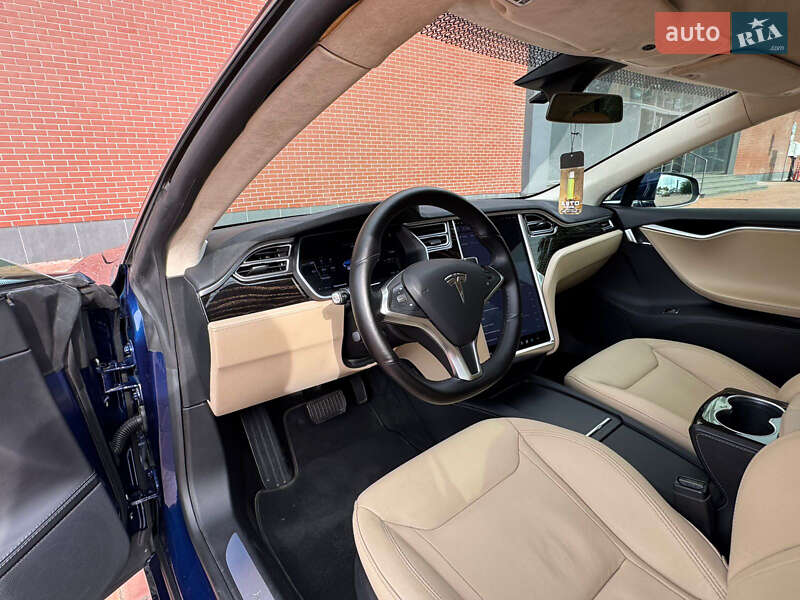 Лифтбек Tesla Model S 2016 в Одессе