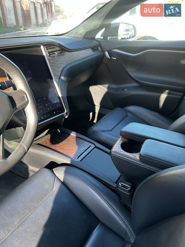 Ліфтбек Tesla Model S 2019 в Одесі