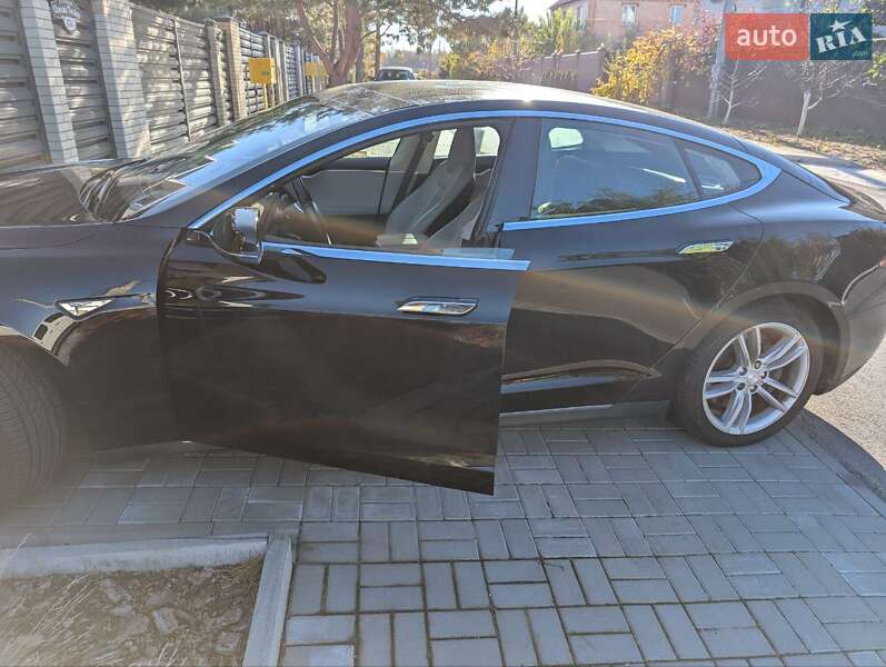 Лифтбек Tesla Model S 2013 в Киеве