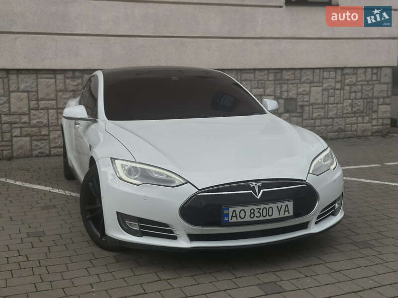 Лифтбек Tesla Model S 2016 в Ужгороде фото 3 Лифтбек Tesla Model S 2016 в Ужгороде