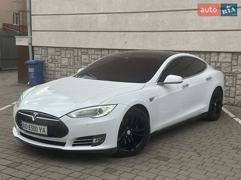 Лифтбек Tesla Model S 2016 в Ужгороде фото 4 Лифтбек Tesla Model S 2016 в Ужгороде