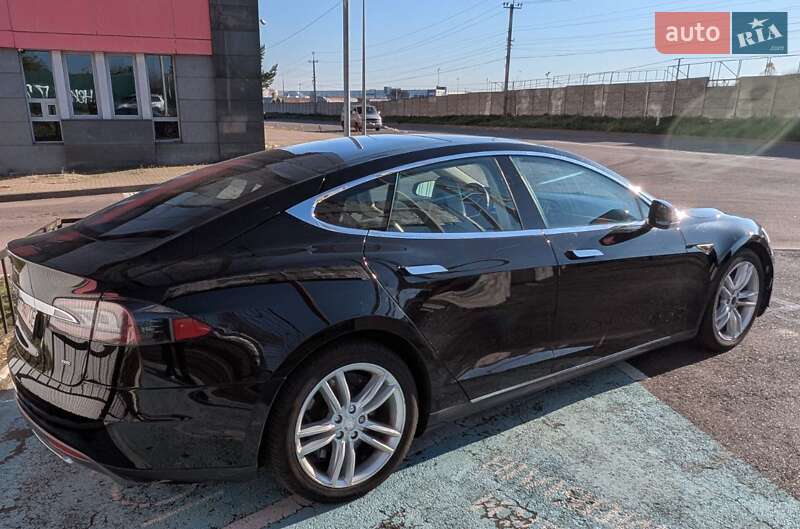 Лифтбек Tesla Model S 2013 в Киеве