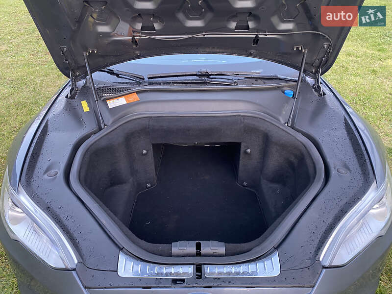 Ліфтбек Tesla Model S 2013 в Борисполі фото 27 Ліфтбек Tesla Model S 2013 в Борисполі