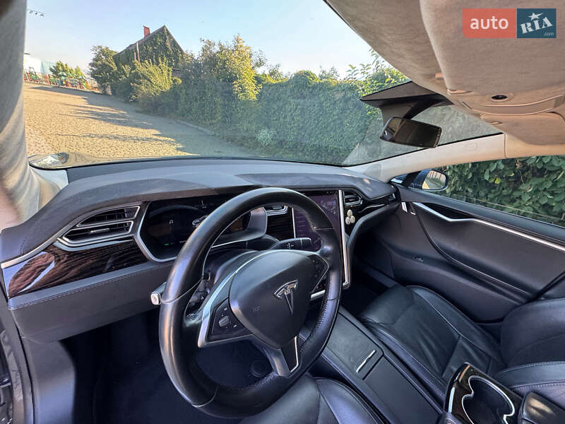 Ліфтбек Tesla Model S 2017 в Одесі