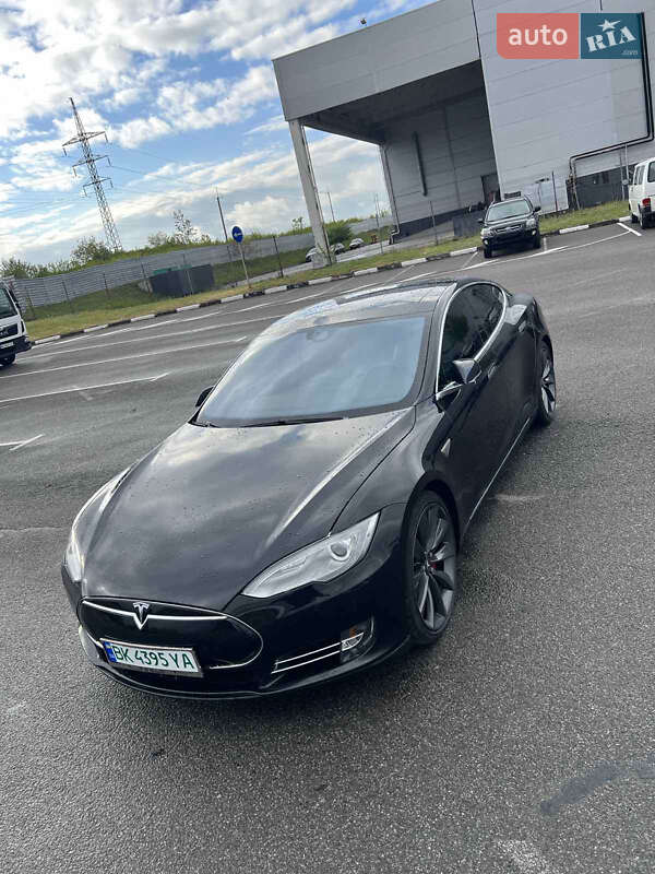 Лифтбек Tesla Model S 2015 в Ровно фото 33 Лифтбек Tesla Model S 2015 в Ровно