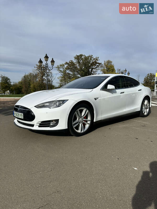 Лифтбек Tesla Model S 2016 в Одессе