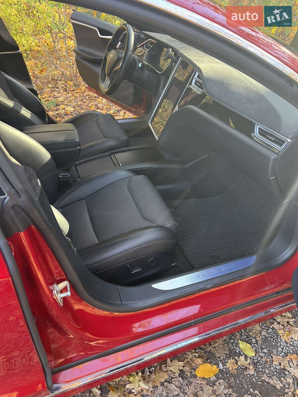 Ліфтбек Tesla Model S 2017 в Вінниці