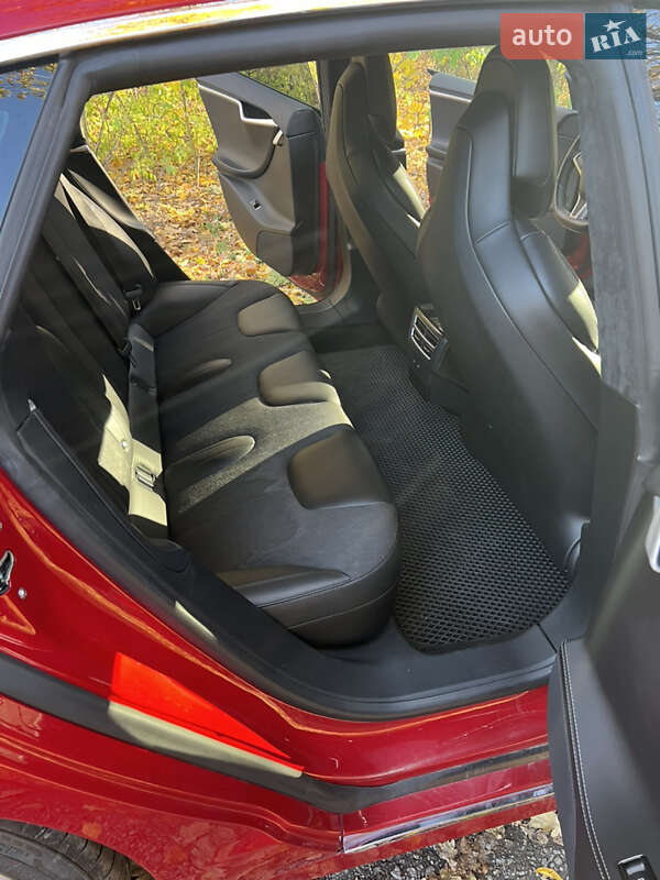 Ліфтбек Tesla Model S 2017 в Вінниці