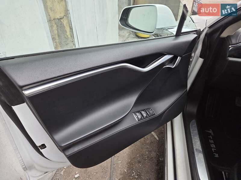 Лифтбек Tesla Model S 2015 в Одессе фото 3 Лифтбек Tesla Model S 2015 в Одессе