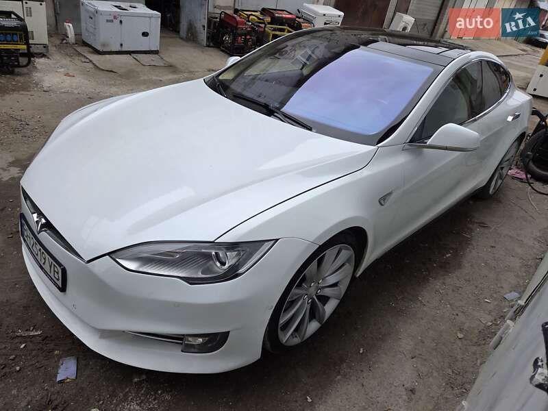 Лифтбек Tesla Model S 2015 в Одессе фото 10 Лифтбек Tesla Model S 2015 в Одессе