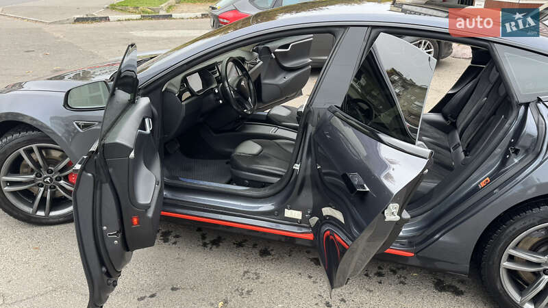 Ліфтбек Tesla Model S 2015 в Одесі фото 16 Ліфтбек Tesla Model S 2015 в Одесі