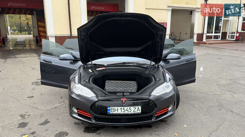 Ліфтбек Tesla Model S 2015 в Одесі фото 20 Ліфтбек Tesla Model S 2015 в Одесі