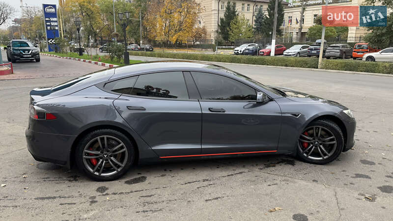 Ліфтбек Tesla Model S 2015 в Одесі фото 32 Ліфтбек Tesla Model S 2015 в Одесі