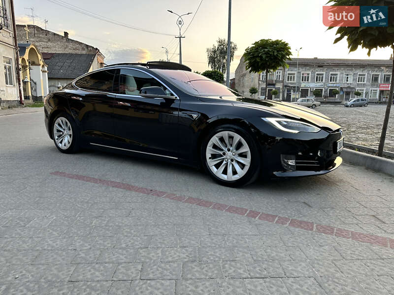 Ліфтбек Tesla Model S 2017 в Львові фото 9 Ліфтбек Tesla Model S 2017 в Львові