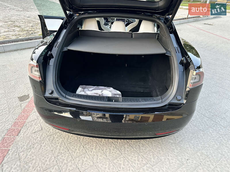 Ліфтбек Tesla Model S 2017 в Львові фото 19 Ліфтбек Tesla Model S 2017 в Львові