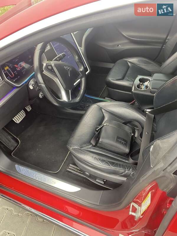 Лифтбек Tesla Model S 2016 в Житомире