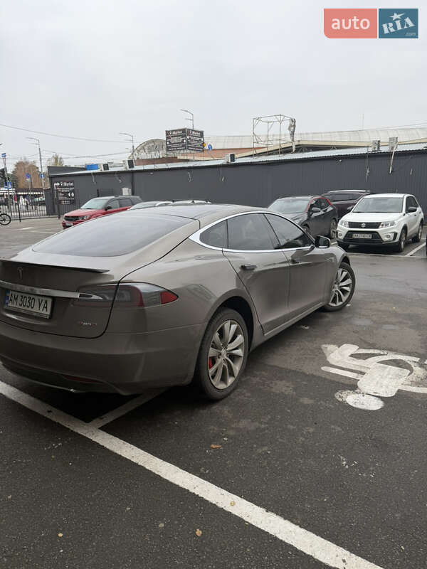 Ліфтбек Tesla Model S 2015 в Києві фото 6 Ліфтбек Tesla Model S 2015 в Києві